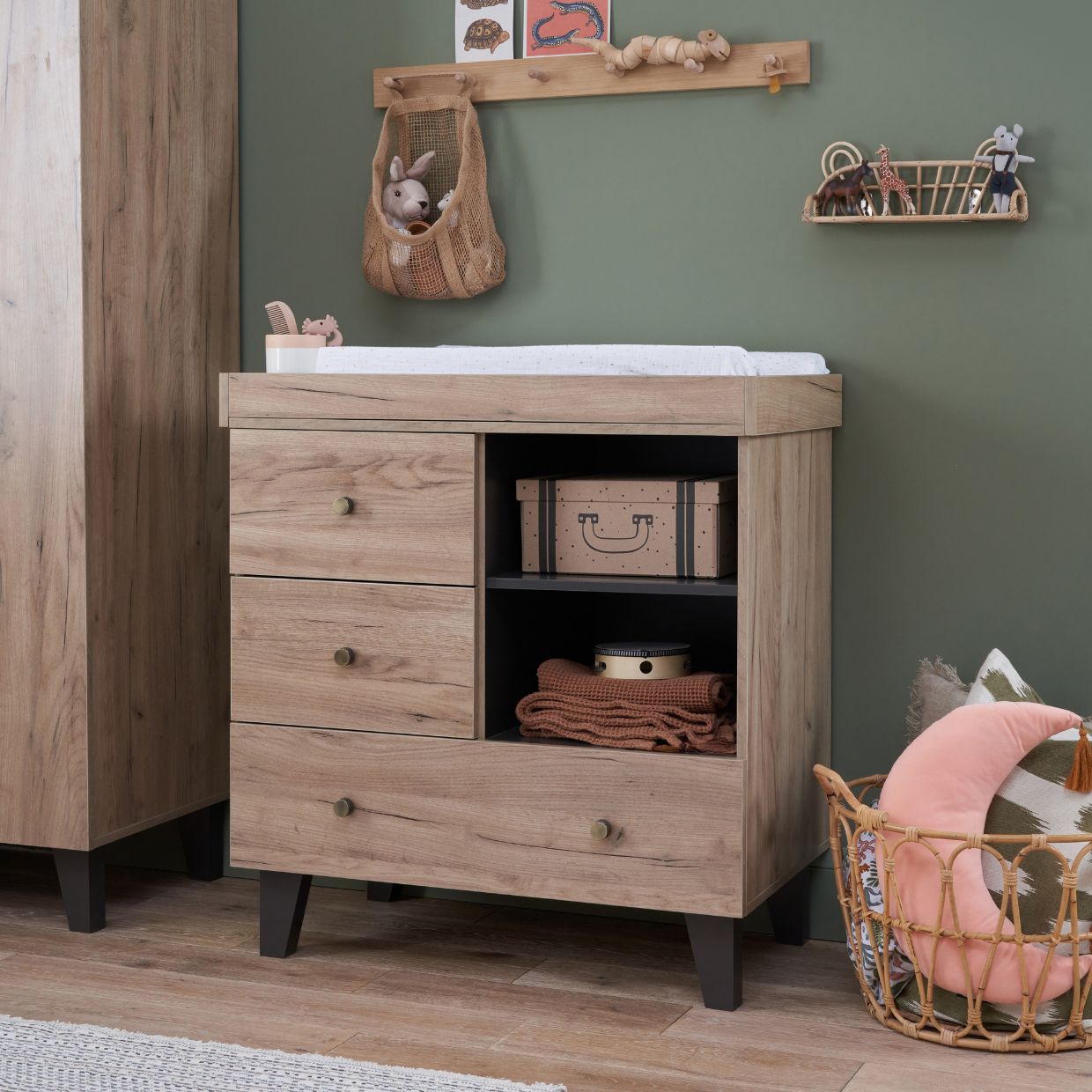 Como Chest & Changer in Distressed Oak & Slate Grey
